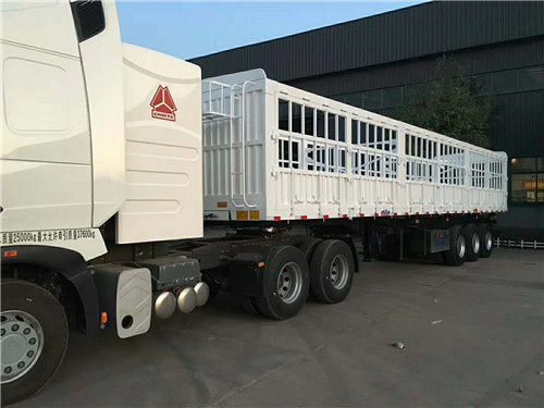 倉(cāng)柵式半掛車