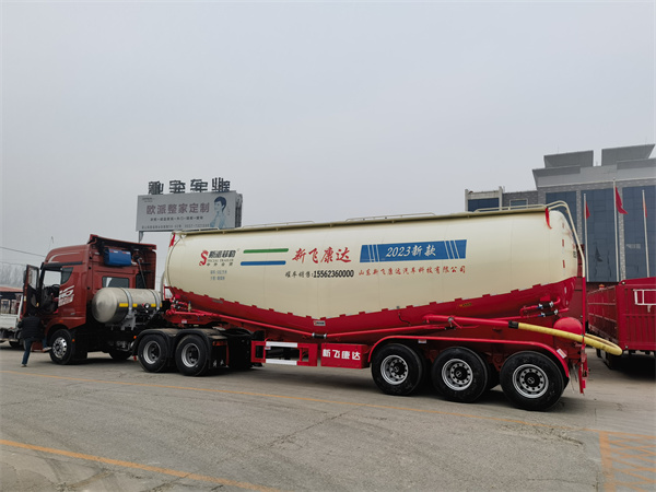 散裝水泥罐車(chē)